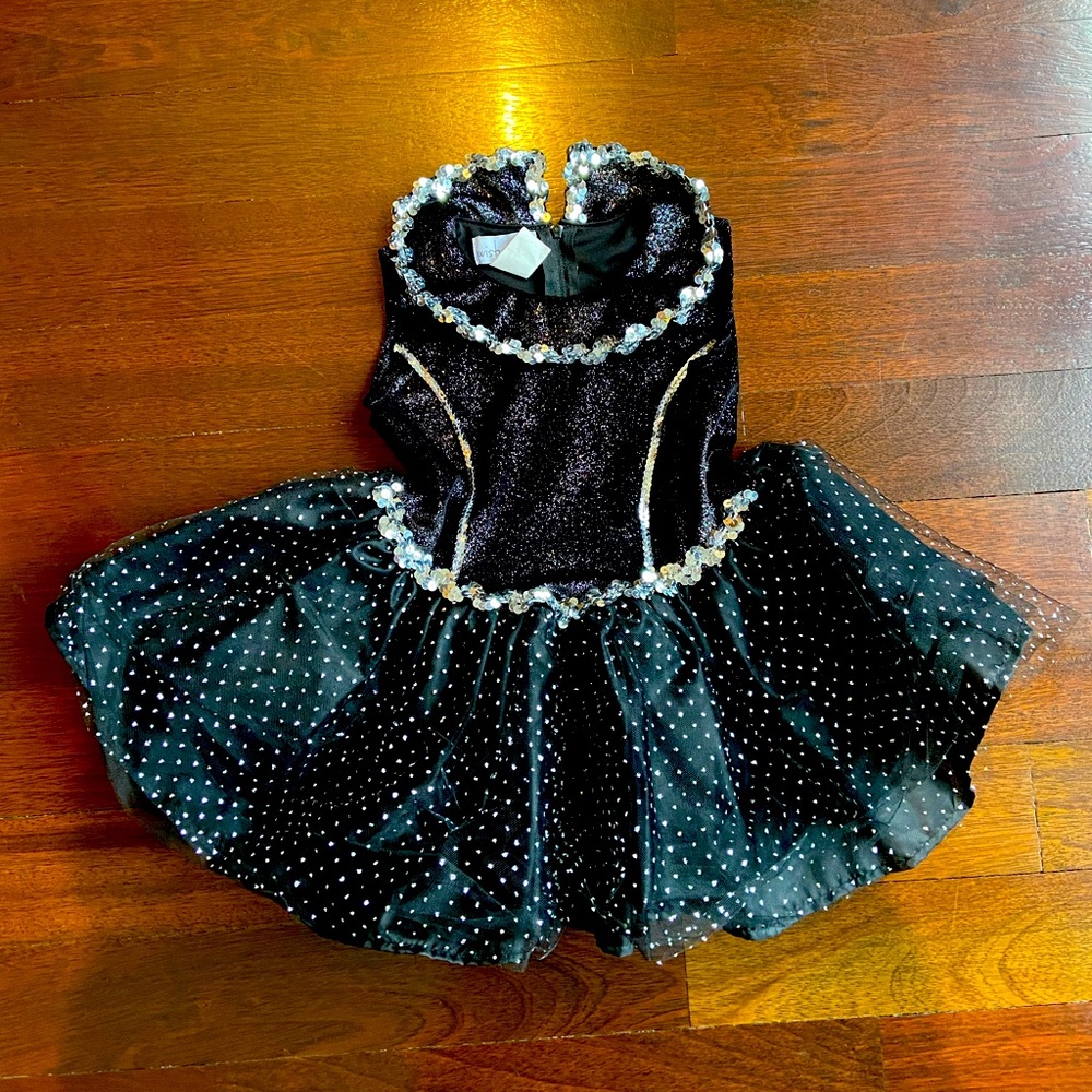 EUC Girl’s Wishcraft Witch costume. Black with silver accents. Size: Girl’s 4.